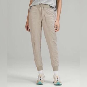 Lululemon Dance Studio Cream/Beige/Tan Mid-Rise Lined Jogger size 4